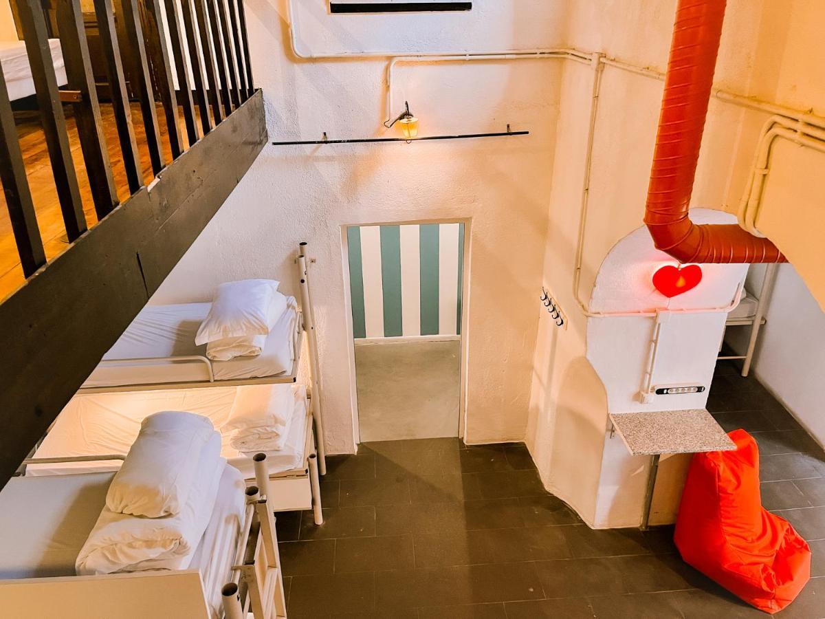 Safestay Lisbon Bairro Alto Exteriör bild